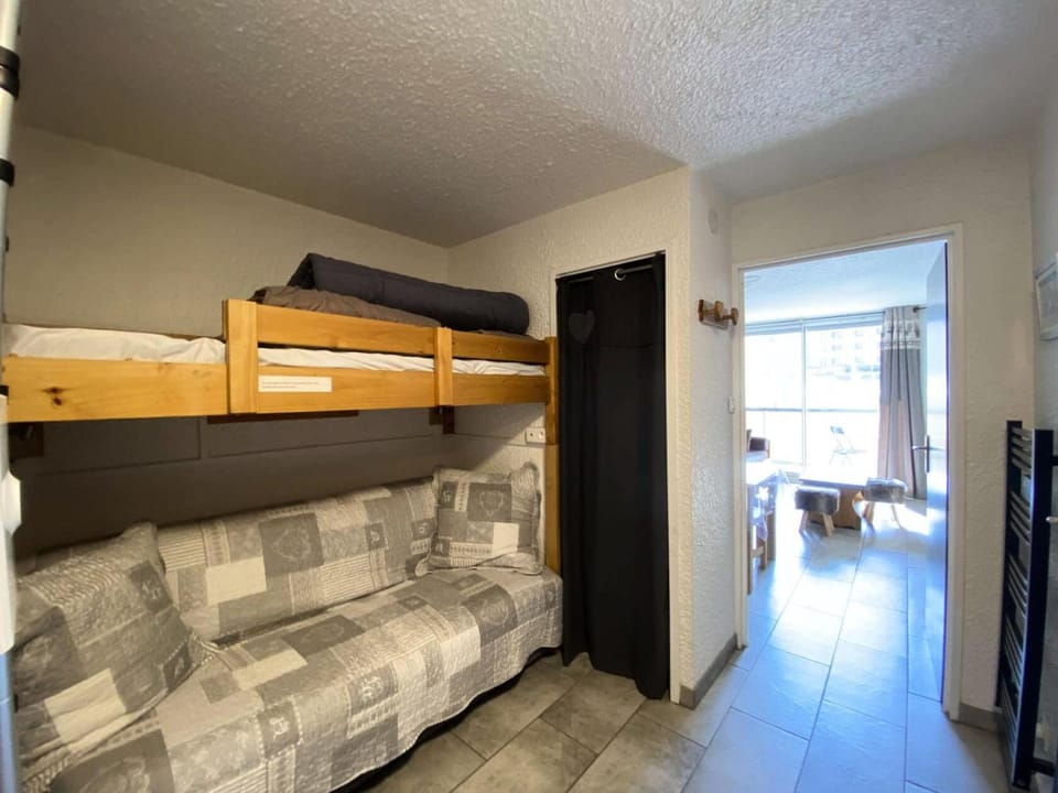 Bed, Bathroom