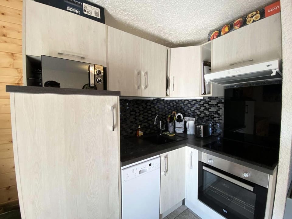oven, kitchen
