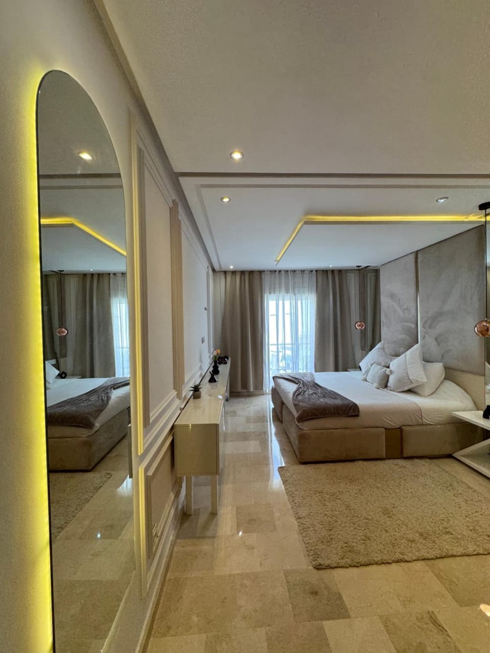 Bed, Living room, Photo of the whole room, Bedroom