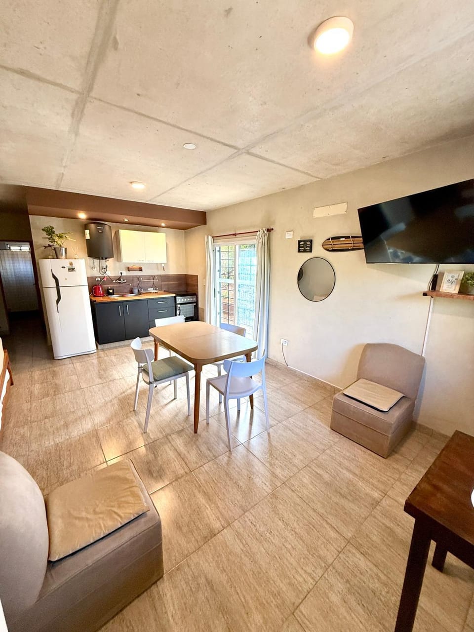 TV and multimedia, Seating area, Dining area