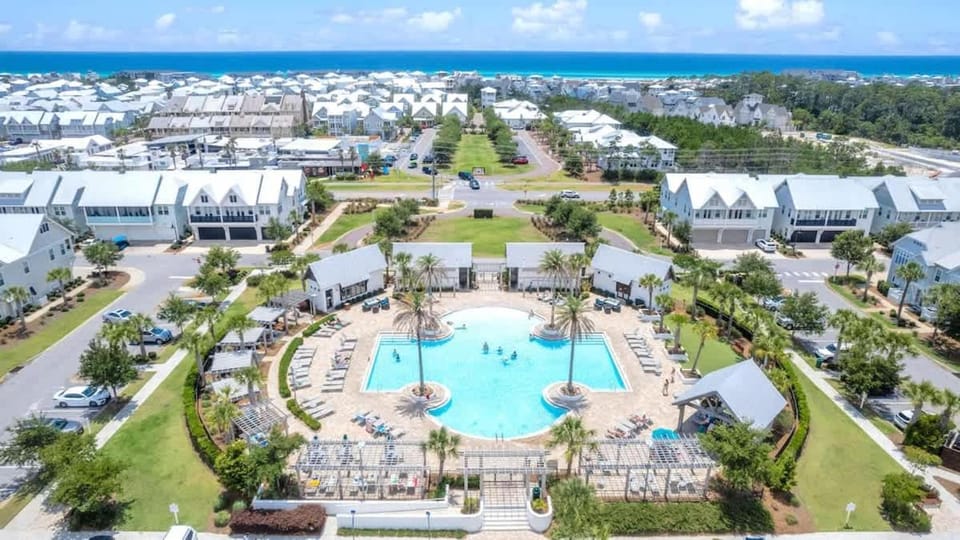 30 Bae by Stay on 30a - Pool, Bikes, Golf Cart House in South Walton County