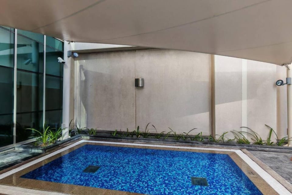 Stylish 1-BR Oasis Minutes from Burj & Dubai Mall Apartment in Dubai