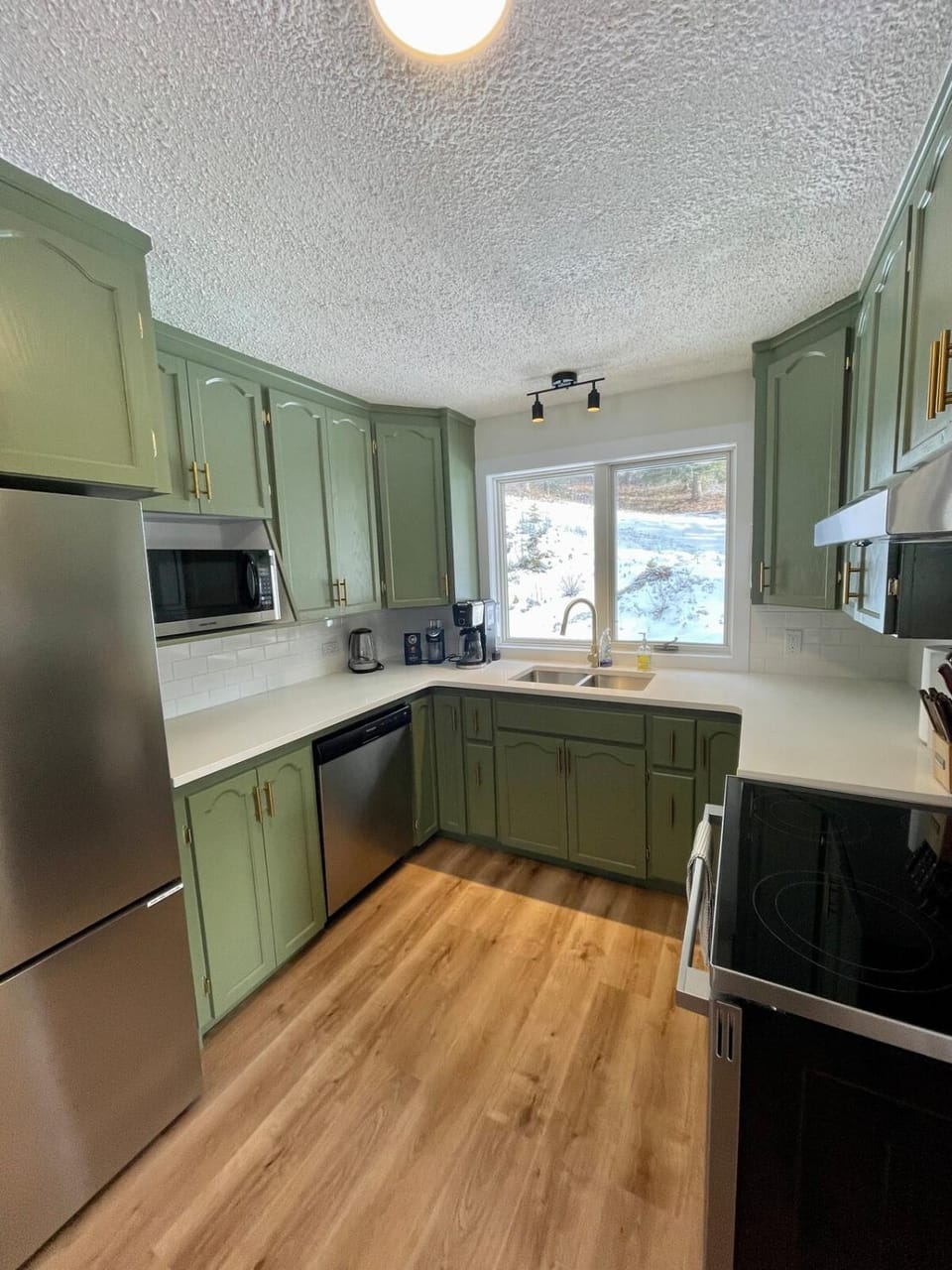 Kitchen or kitchenette, dishwasher, oven, stove, toaster