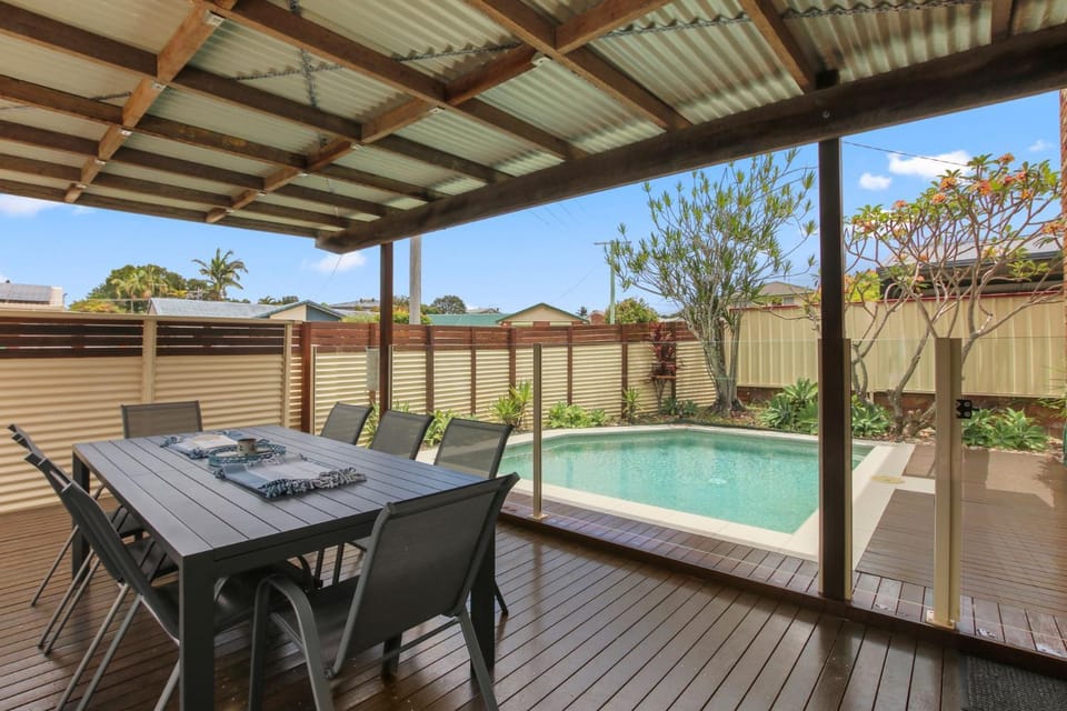 Patio, Balcony/Terrace, Dining area, Swimming pool