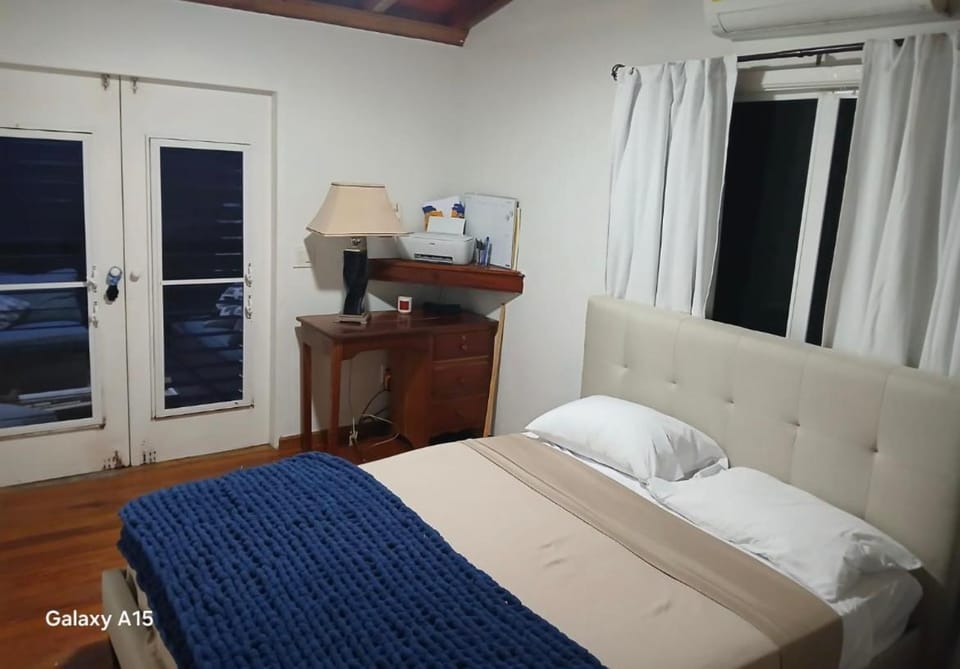 Dove Escapes -3 bdrm Home in Riversdale Villa in Stann Creek District