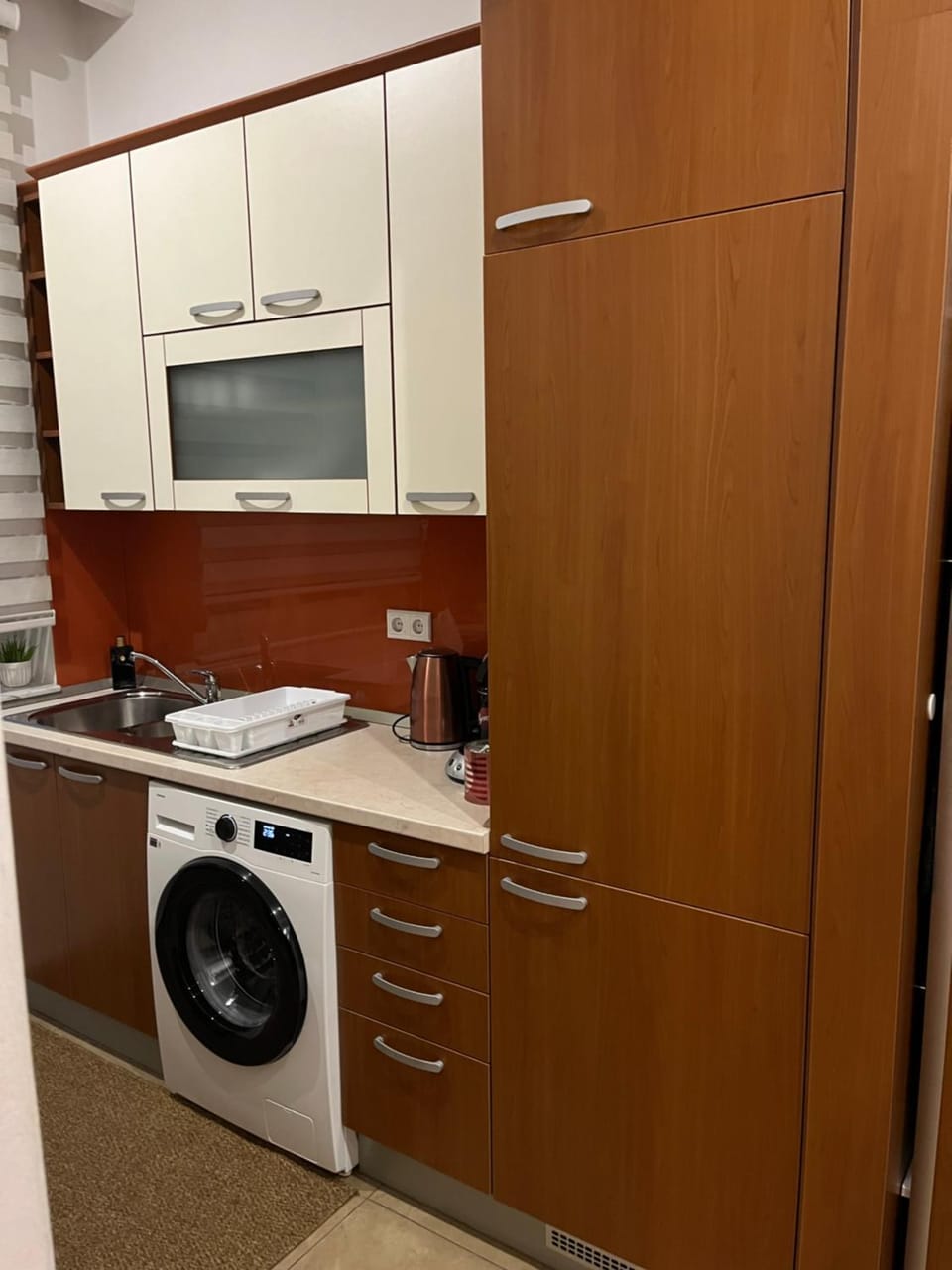 Coffee/tea facilities, Kitchen or kitchenette, oven, stove, washing machine