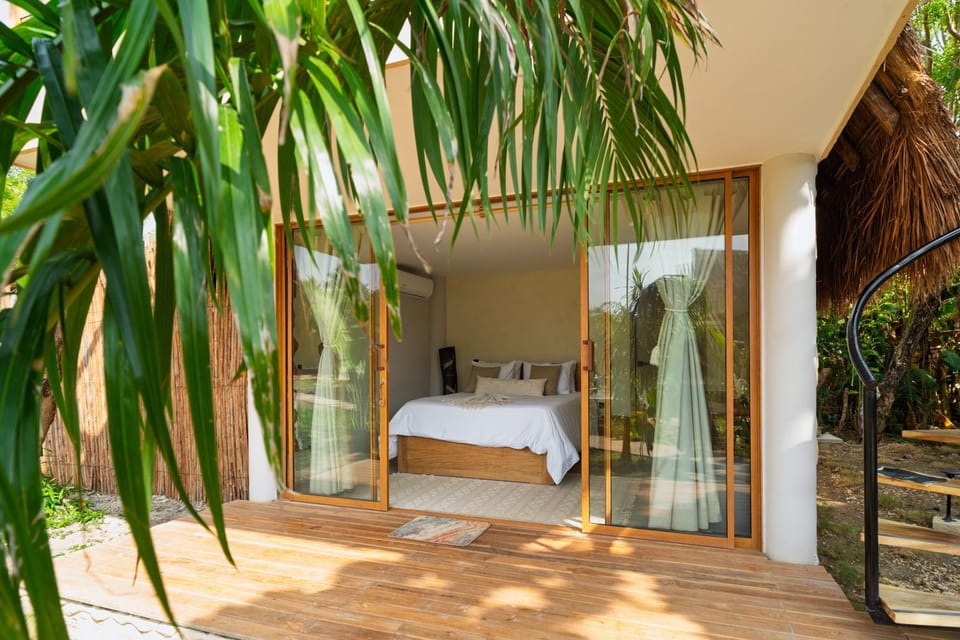Photo of the whole room, Bedroom, Garden view