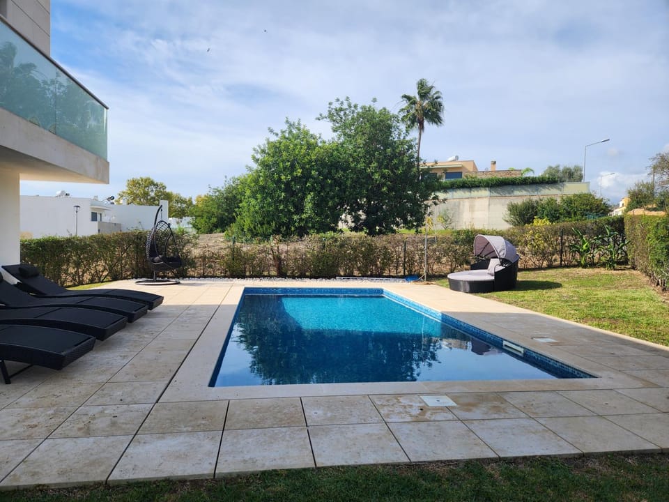 Swimming pool, Swimming pool