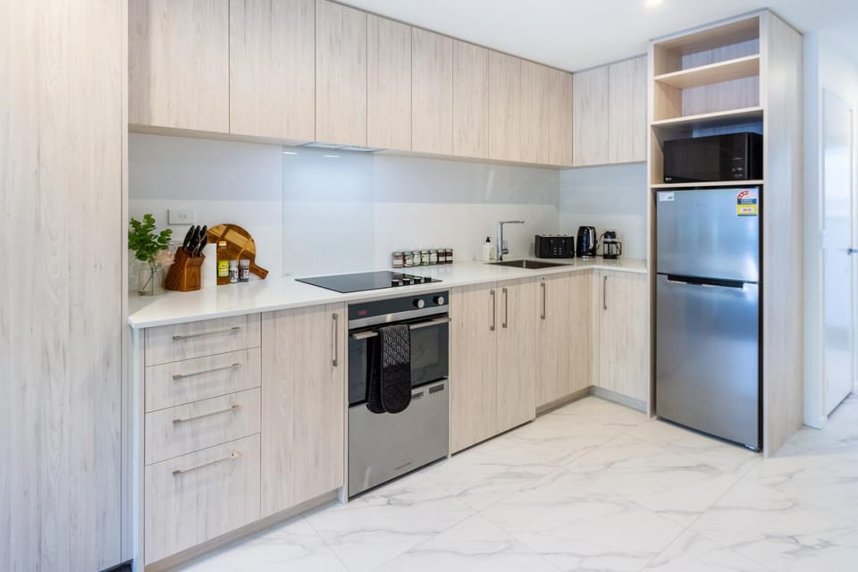 Coffee/tea facilities, Kitchen or kitchenette, Decorative detail, dishwasher, oven, stove, toaster