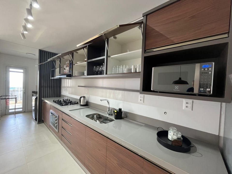 Kitchen or kitchenette, microwave, stove