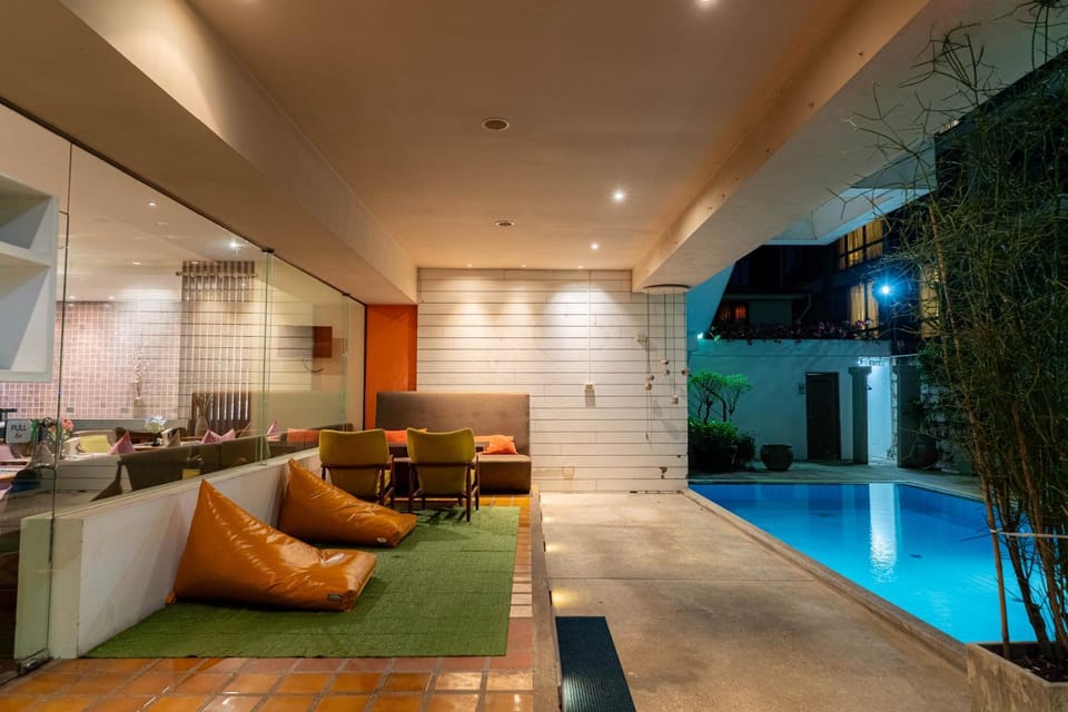 Swimming pool