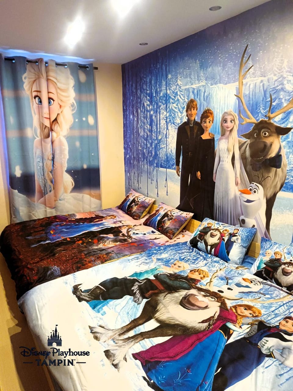 Bed, Photo of the whole room, Decorative detail, Bedroom