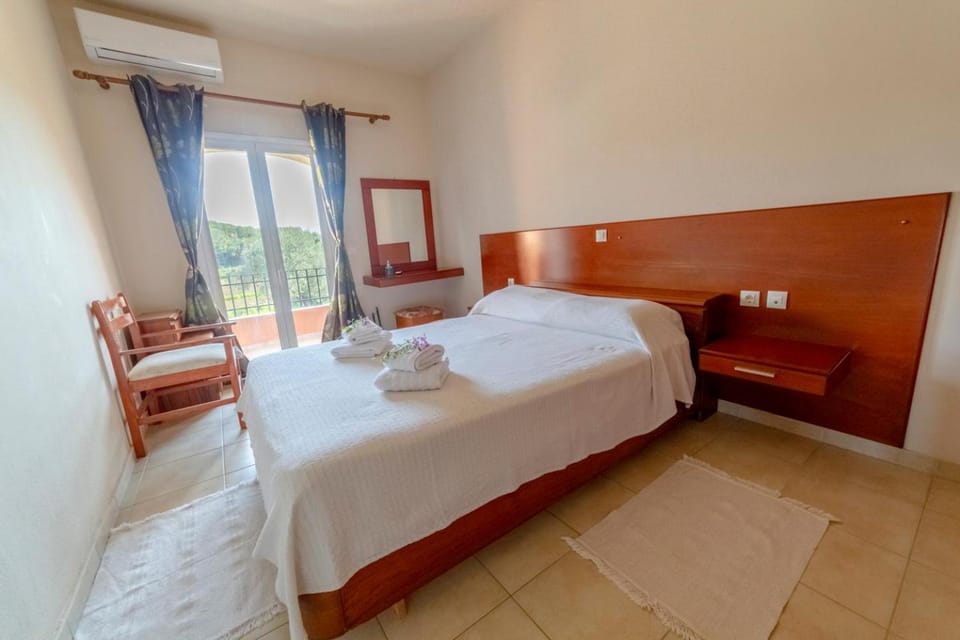 Balcony/Terrace, Bedroom, wardrobe, air conditioner