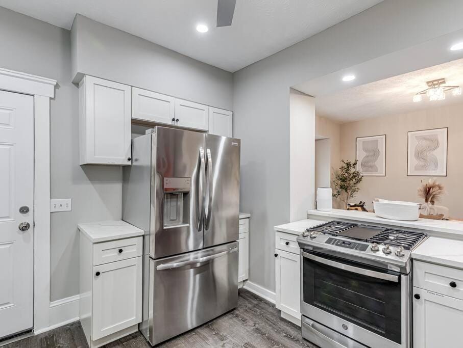 Upscale Home near Downtown Cle, R&R HoF, Beach, Arena House in Cleveland Heights