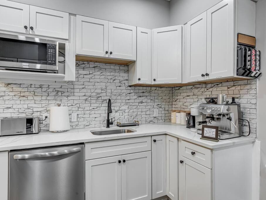 Upscale Home near Downtown Cle, R&R HoF, Beach, Arena House in Cleveland Heights