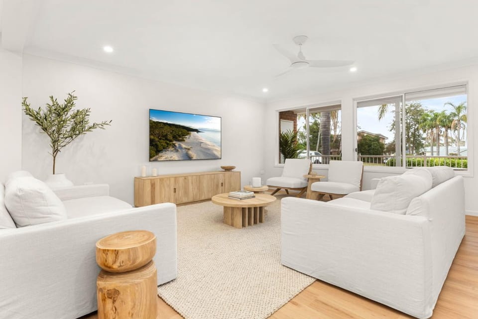 Tide's Edge by Experience Jervis Bay House in Vincentia