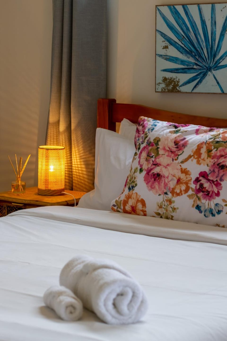 Bed, Decorative detail, Bedroom, towels