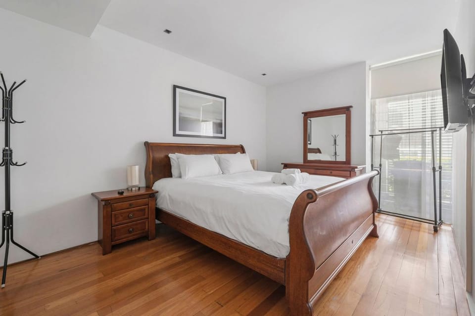 Bed, TV and multimedia, Photo of the whole room, Evening entertainment, Bedroom