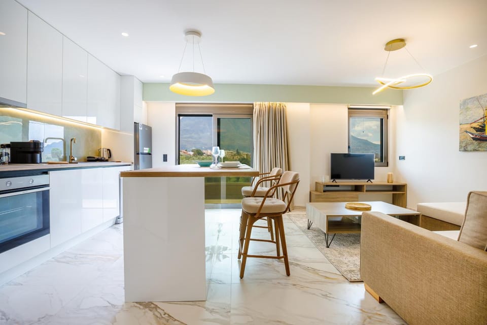 TV and multimedia, Kitchen or kitchenette, Seating area, Dining area, oven, stove