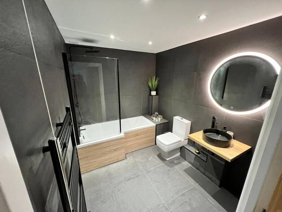 Shower, Toilet, Bathroom, Bath, towels