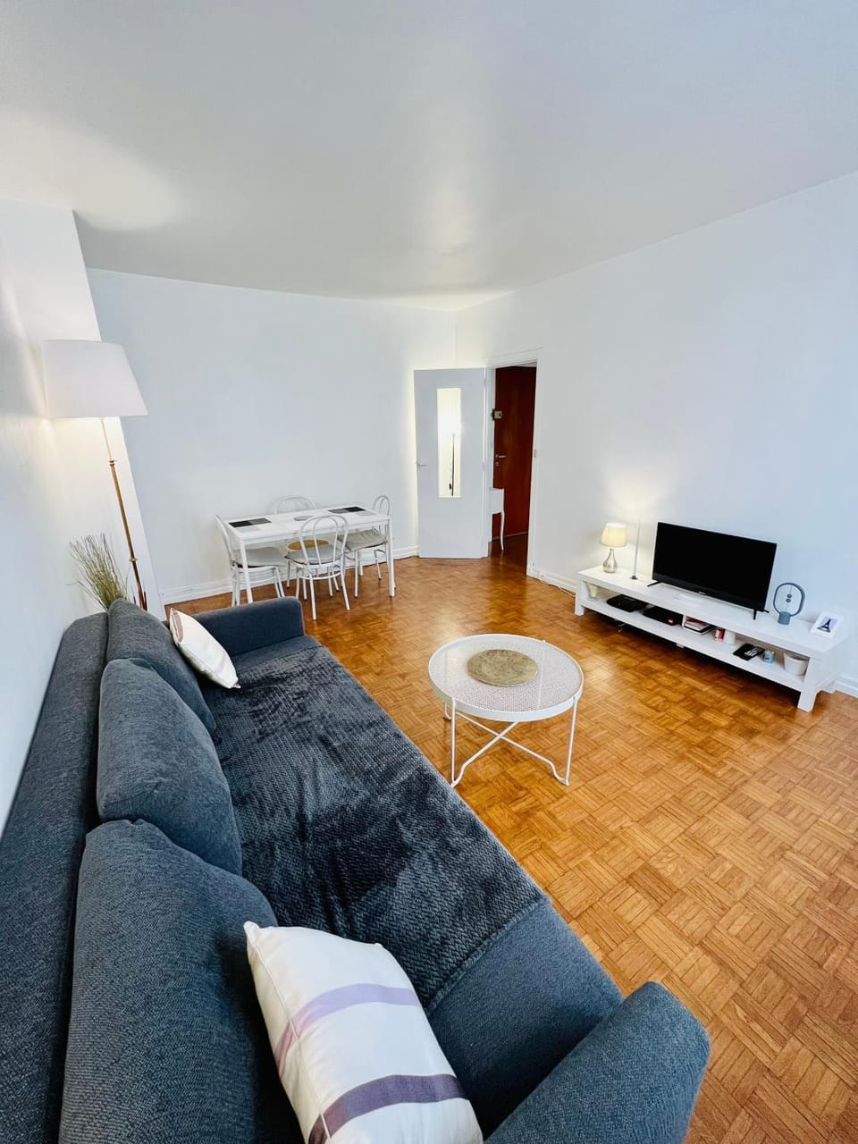 TV and multimedia, Living room, Seating area