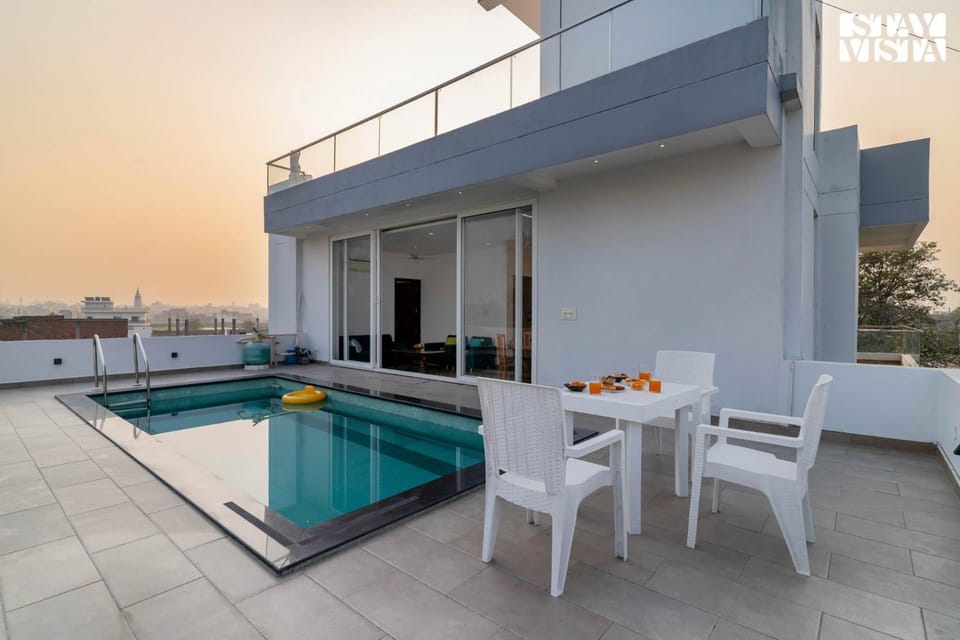 Property building, Swimming pool