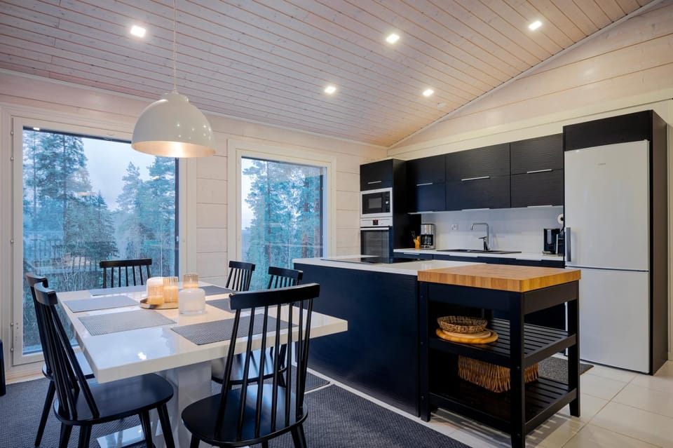Dining area, kitchen