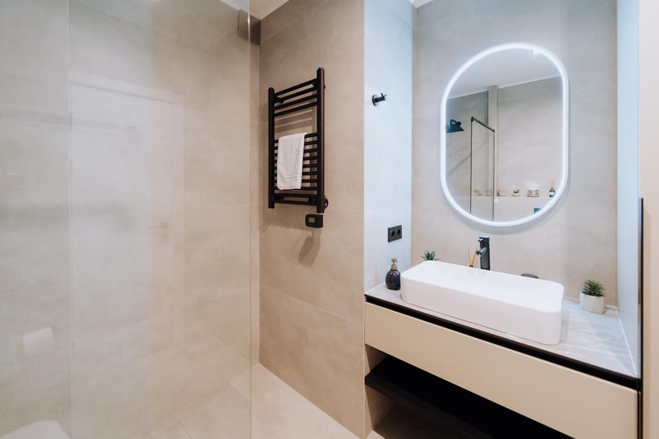 Bathroom, towels