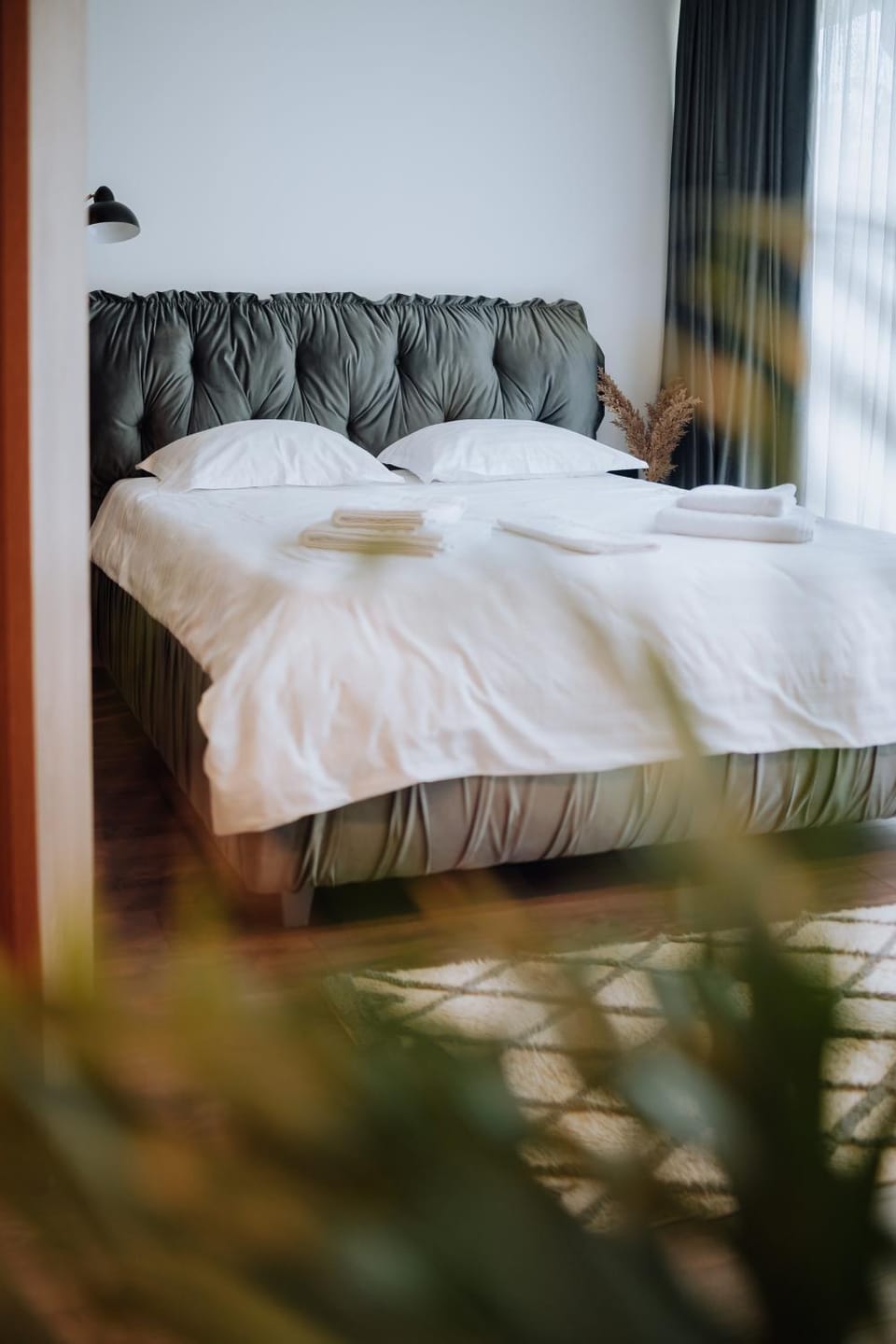 Bed, Bedroom, towels