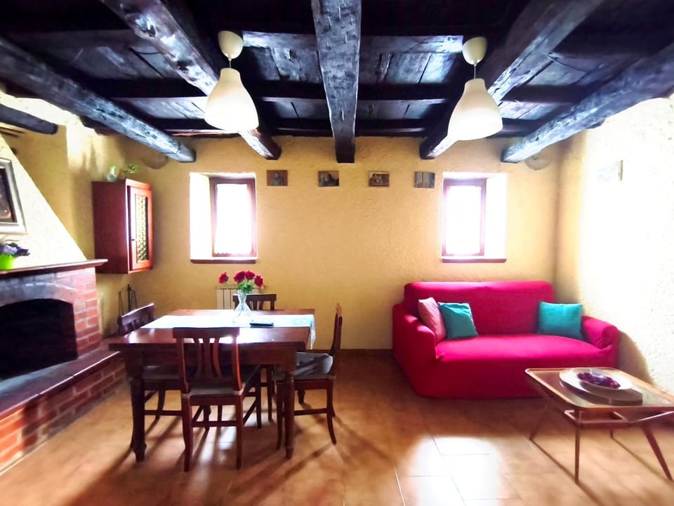 Lounge or bar, Dining area, fireplace