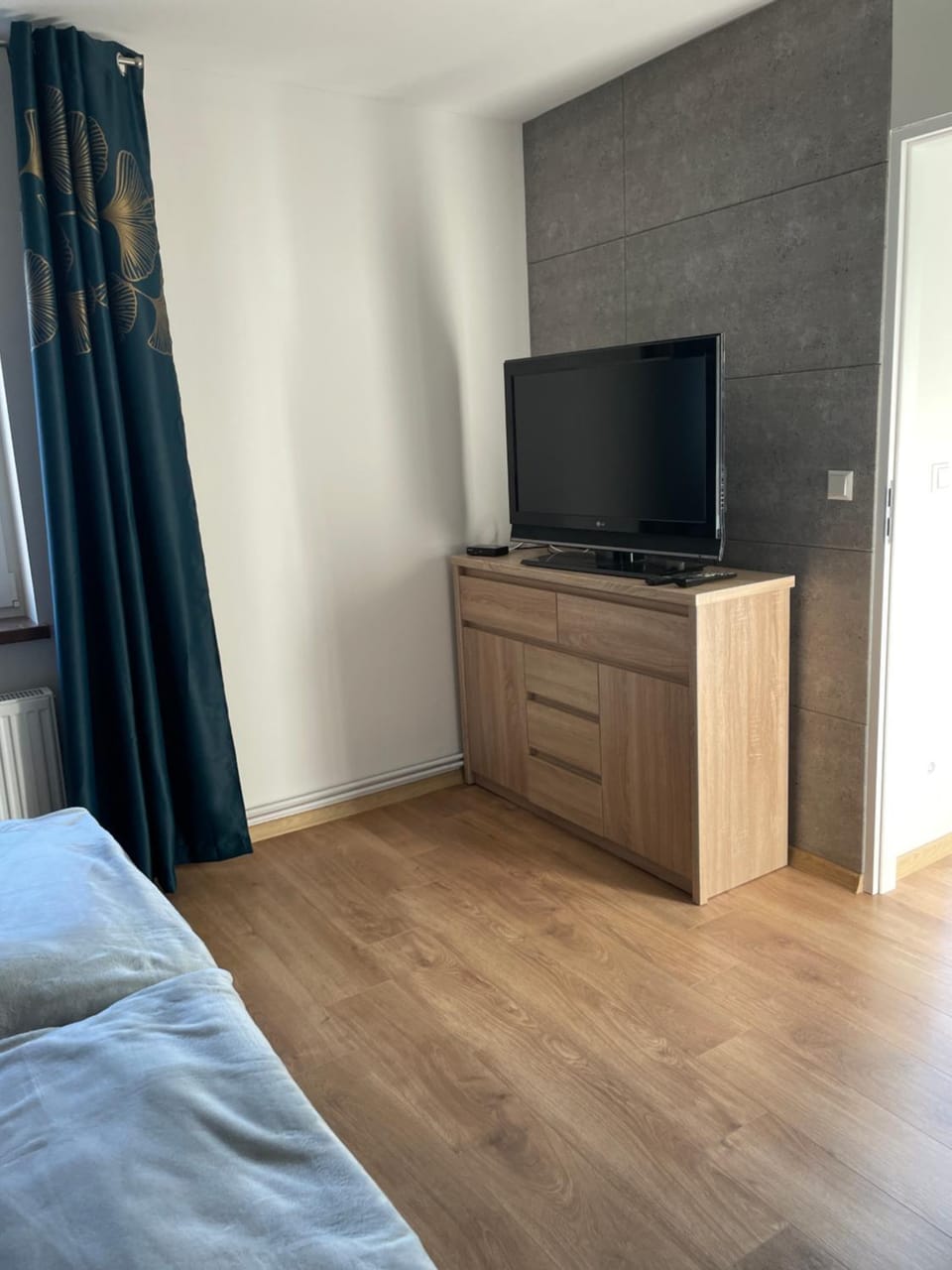 Bed, Evening entertainment, Bedroom