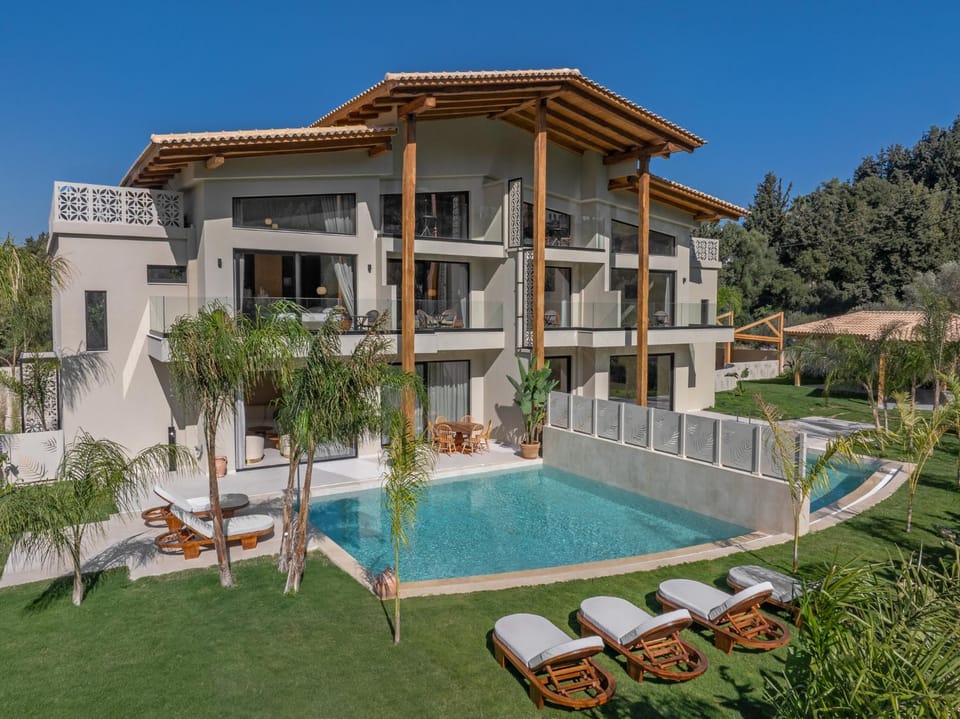 Property building, Garden, Garden view, Pool view, Swimming pool, sunbed