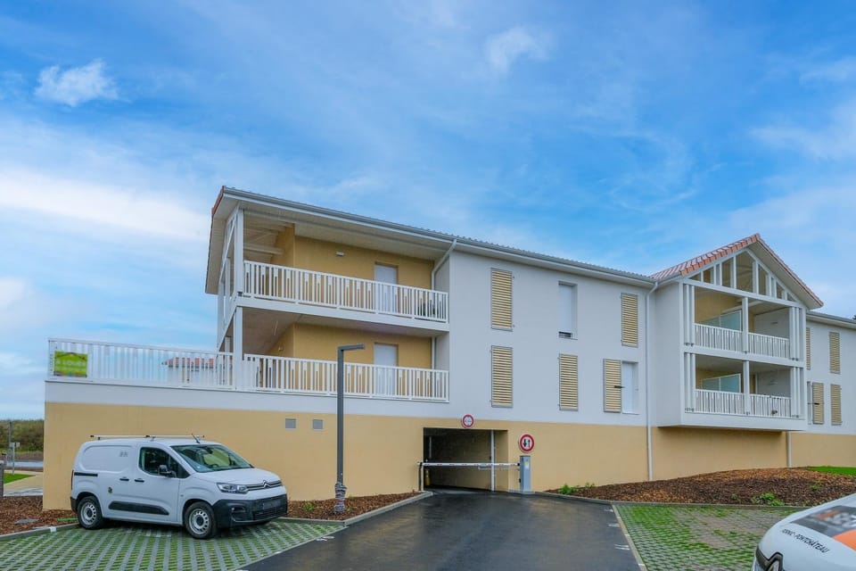 Property building, Location