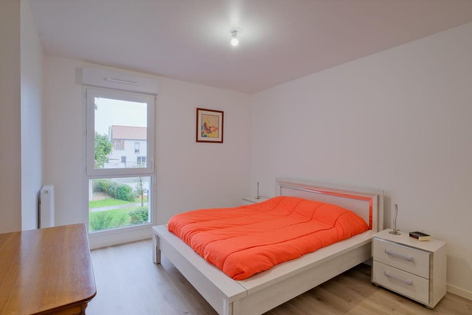Bed, Photo of the whole room, Bedroom