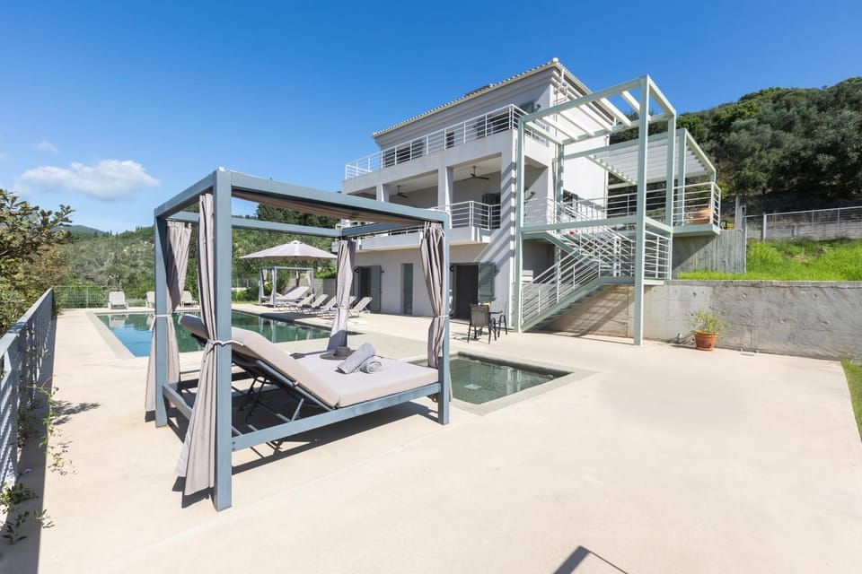 Property building, Patio, Balcony/Terrace, Pool view, Swimming pool, sunbed
