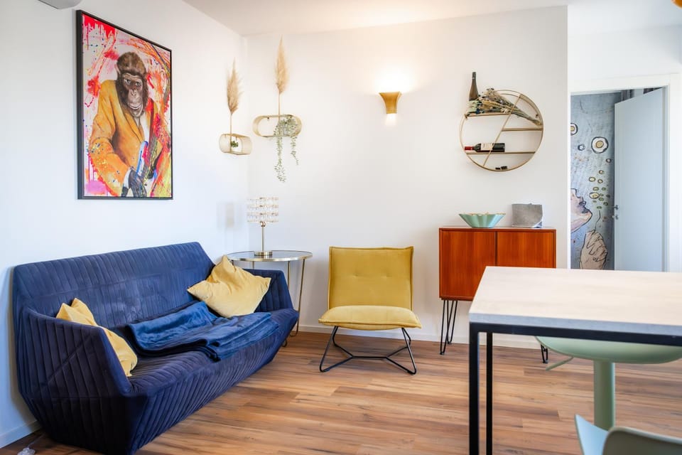 Living room, Dining area