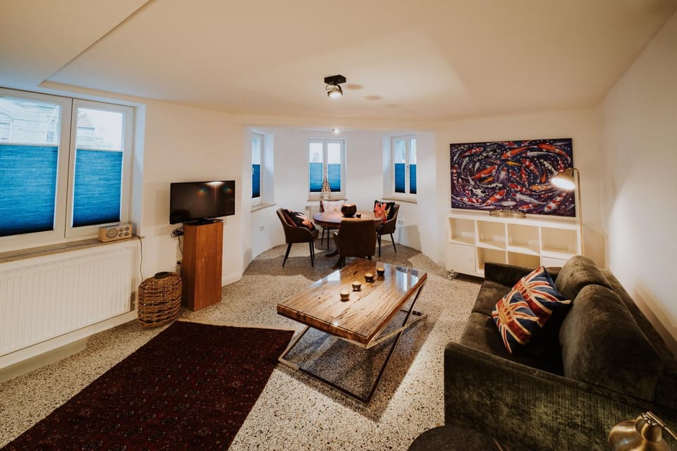 TV and multimedia, Living room, Seating area, Dining area