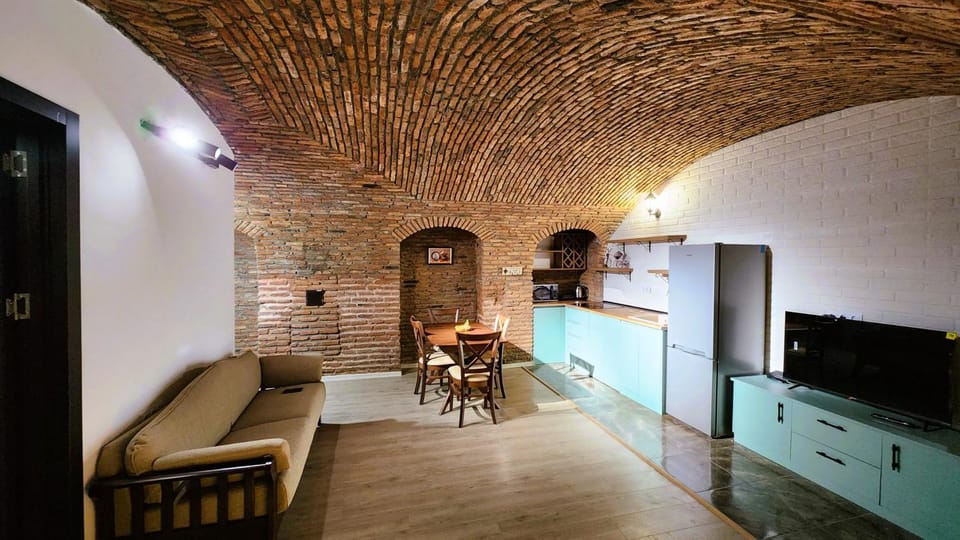 Communal lounge/ TV room, TV and multimedia, Kitchen or kitchenette, Living room, Seating area, Dining area