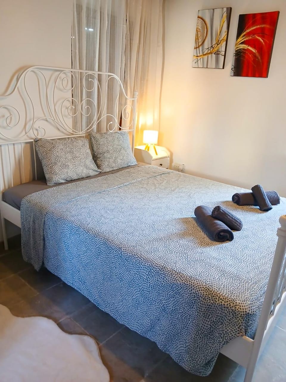 Bed, Bedroom, towels