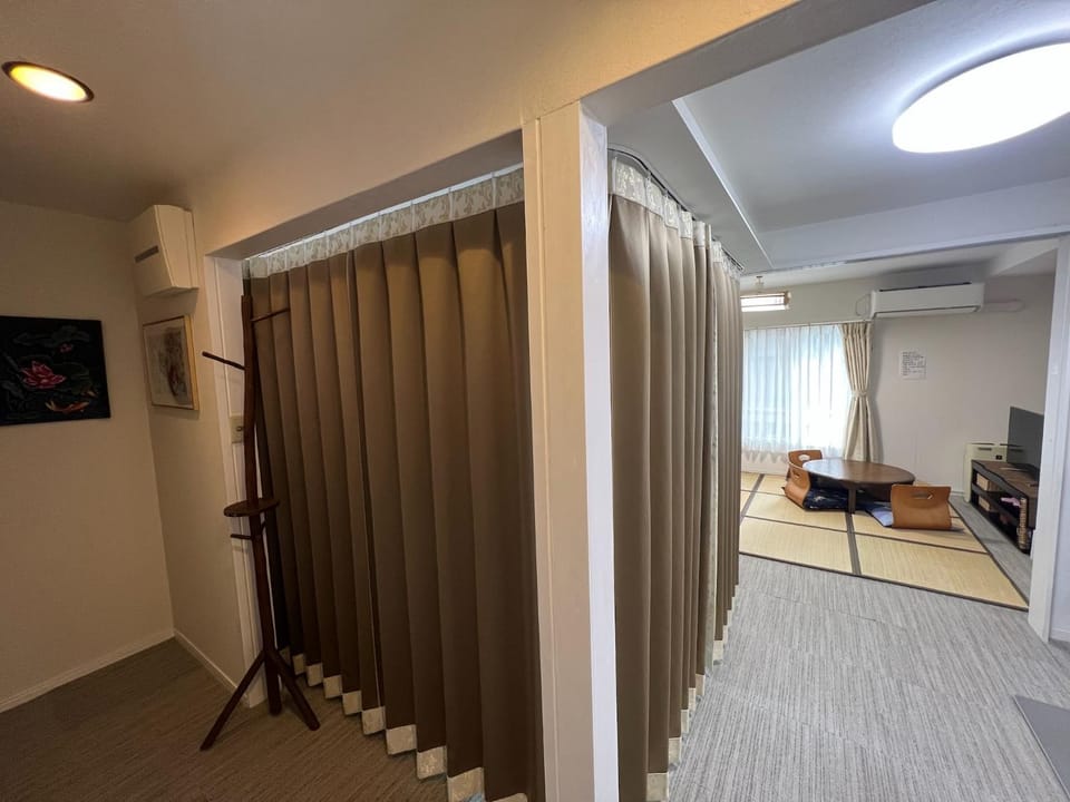 Bed, Photo of the whole room, Seating area, Bedroom