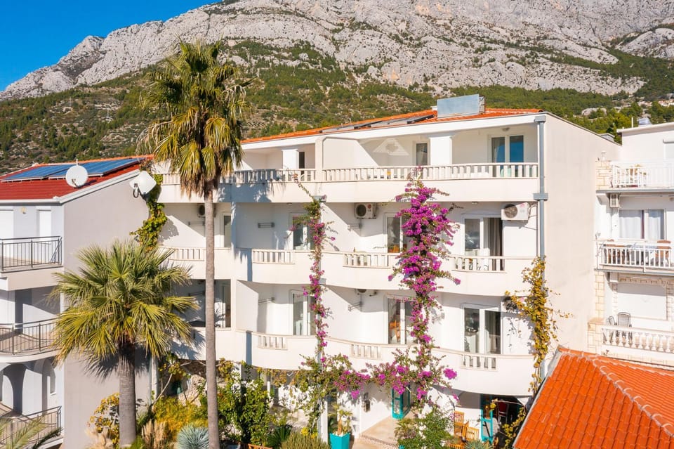 Apartments POLARIS Apartment in Baška Voda