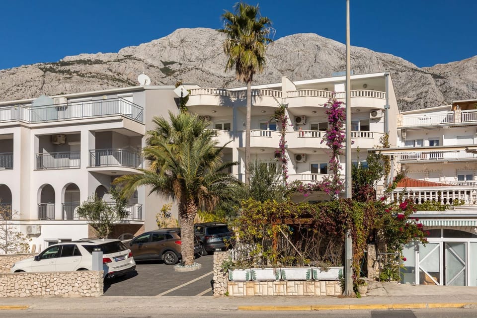 Apartments POLARIS Apartment in Baška Voda