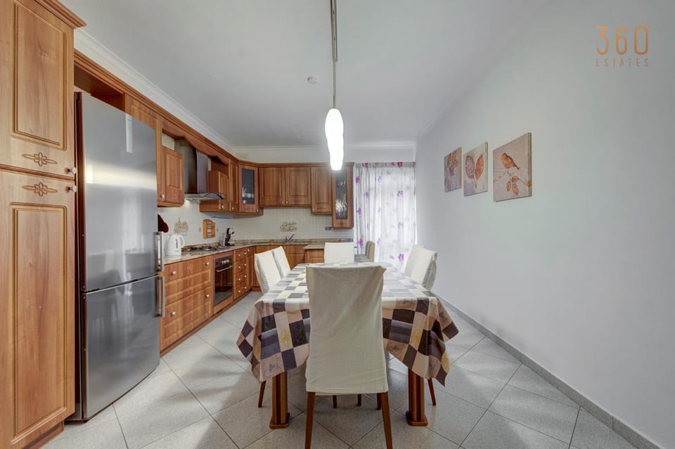 Kitchen or kitchenette, Dining area, minibar, oven, pet friendly, stove