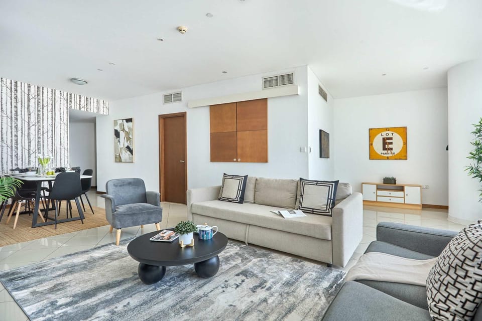 Frank Porter - Marsa Plaza North Apartment in Dubai
