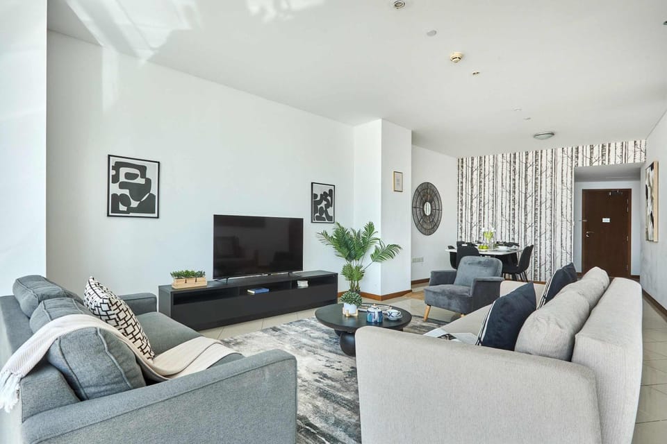Frank Porter - Marsa Plaza North Apartment in Dubai