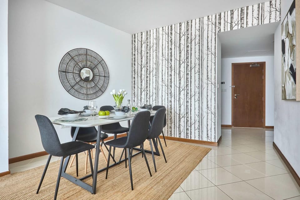 Frank Porter - Marsa Plaza North Apartment in Dubai