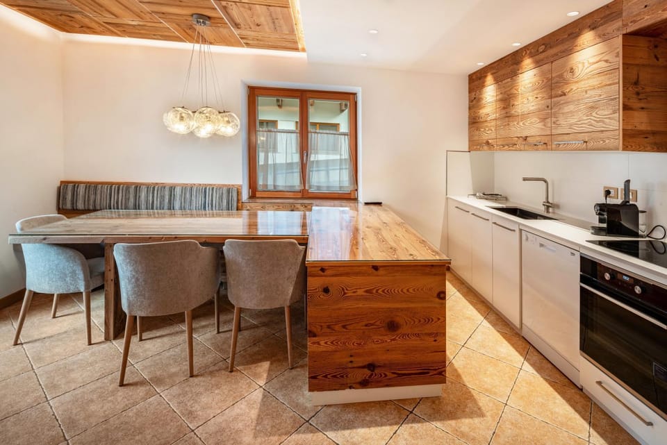 Property building, Kitchen or kitchenette, Living room