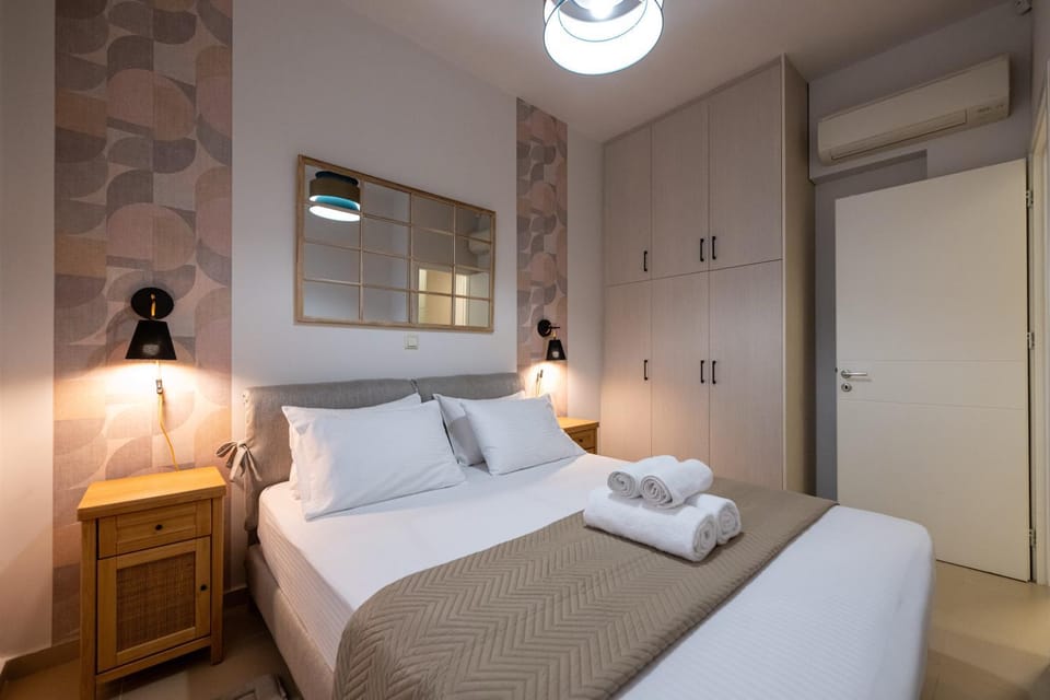Bed, Photo of the whole room, Bedroom, towels, wardrobe, air conditioner