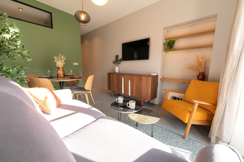 Old Town Diamond, adorable sunny apartment with AC Apartment in Nice