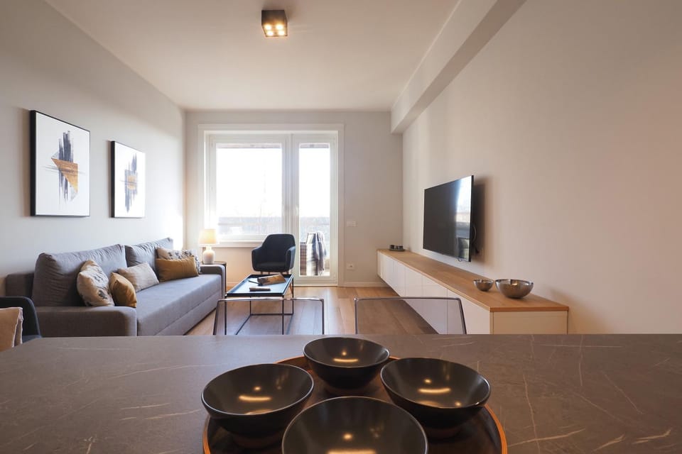 TV and multimedia, Living room, Seating area, Dining area, Evening entertainment